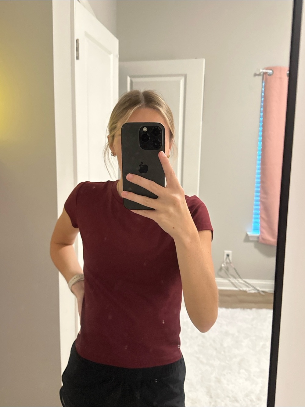 Hollister Short Sleeve Crewneck Top in Burgundy